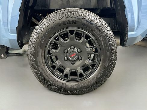 Certified 2026 Toyota Tacoma SR5 AWD/4WD image 29