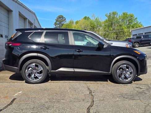 Used 2025 Nissan Rogue SV image 11