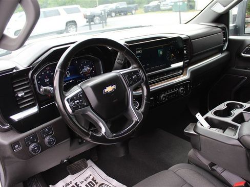 Used 2024 Chevrolet Silverado 2500 LT AWD/4WD image 15