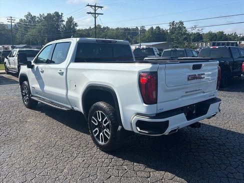 Used 2024 GMC Sierra 1500 AT4 w/ Technology Package AWD/4WD image 5