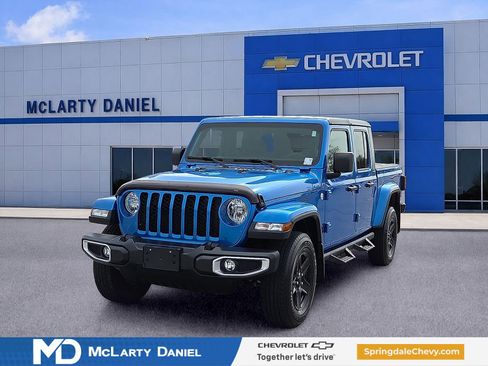 Used 2021 Jeep Gladiator Sport AWD/4WD image 2