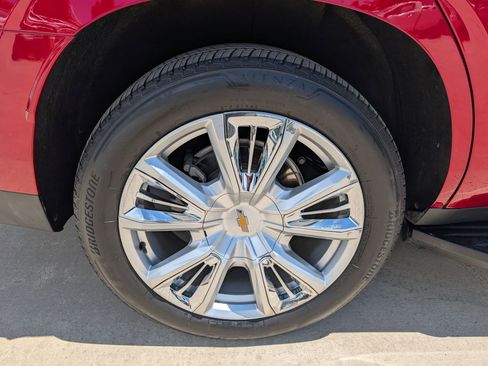 Used 2024 Chevrolet Tahoe High Country AWD/4WD image 12