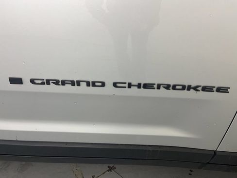 Used 2024 Jeep Grand Cherokee Altitude AWD/4WD image 48