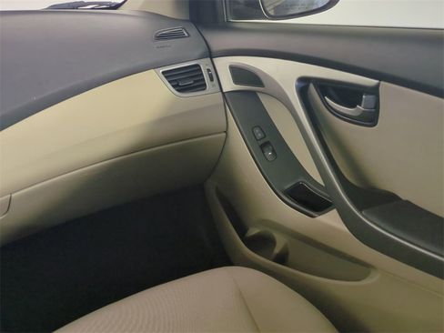 Used 2014 Hyundai Elantra SE w/ Option Group 02 image 17