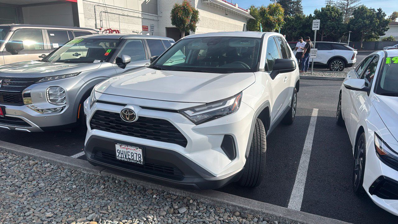 Used 2023 Toyota RAV4 LE AWD/4WD image 1