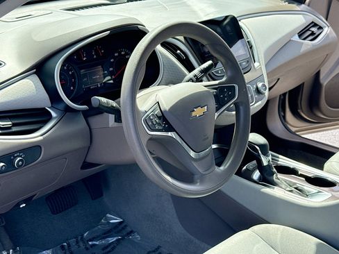 Used 2022 Chevrolet Malibu LS w/ Driver Confidence Package II FWD image 4