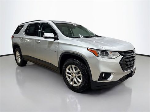 Used 2019 Chevrolet Traverse LT w/ LPO, Black Accent Package image 5
