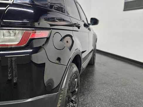 Used 2017 Land Rover Range Rover Evoque SE image 28