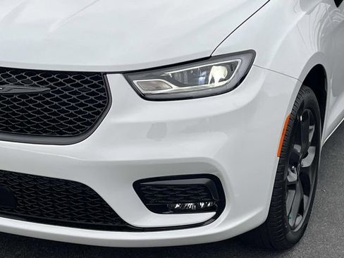 New 2026 Chrysler Pacifica Limited w/ S Appearance Package image 10