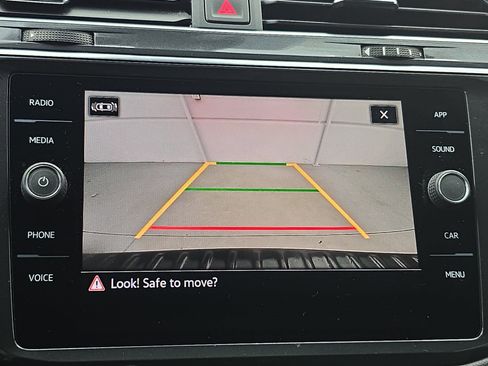 Certified 2023 Volkswagen Tiguan SE R-Line image 23