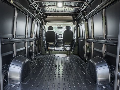 New 2025 RAM ProMaster 3500 w/ Quick Order Package 22G SLT image 7