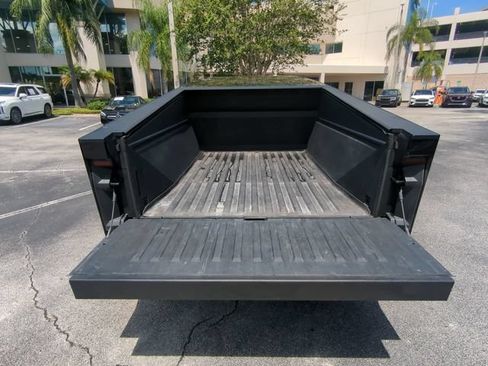 Used 2024 Tesla Cybertruck AWD Crew Cab image 12
