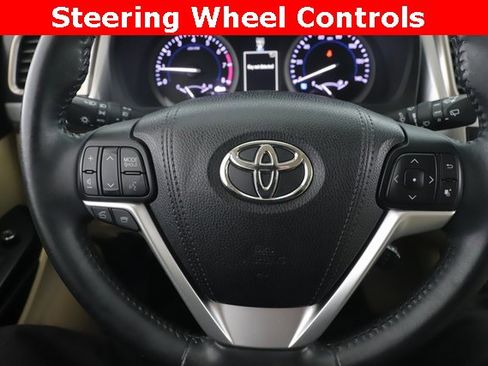 Used 2016 Toyota Highlander XLE image 22