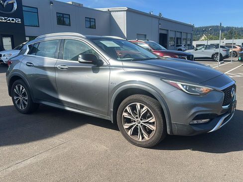 Used 2017 INFINITI QX30 Premium AWD/4WD image 1
