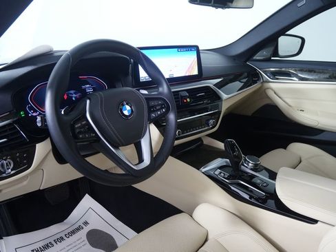 Used 2023 BMW 530i w/ Premium Package image 13