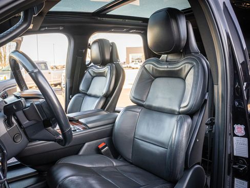 Used 2024 Lincoln Navigator Reserve AWD/4WD image 11