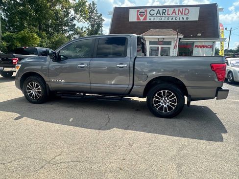 Used 2021 Nissan Titan SV w/ SV Convenience Package image 8