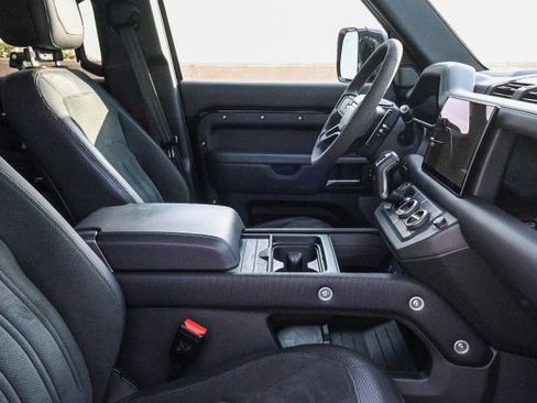 Certified 2024 Land Rover Defender 110 V8 image 12