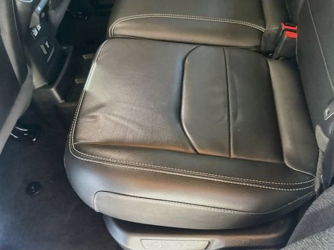Used 2023 Jeep Wrangler Unlimited Sahara AWD/4WD image 29