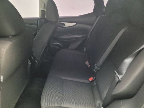 Used 2017 Nissan Rogue Sport S image 18