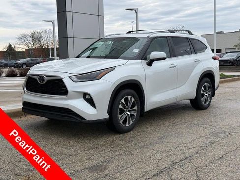 Used 2023 Toyota Highlander XLE image 7