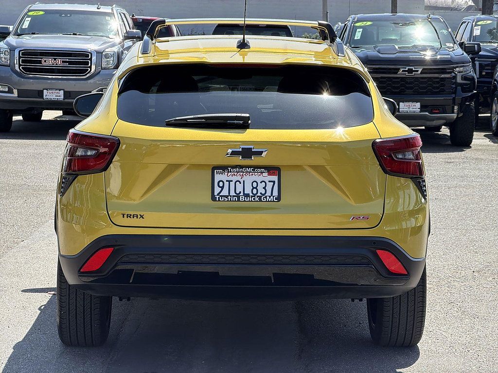 Used 2025 Chevrolet Trax RS w/ Driver Confidence Package FWD image 6