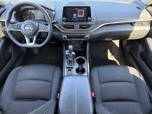 Used 2024 Nissan Altima 2.5 SV AWD/4WD image 2