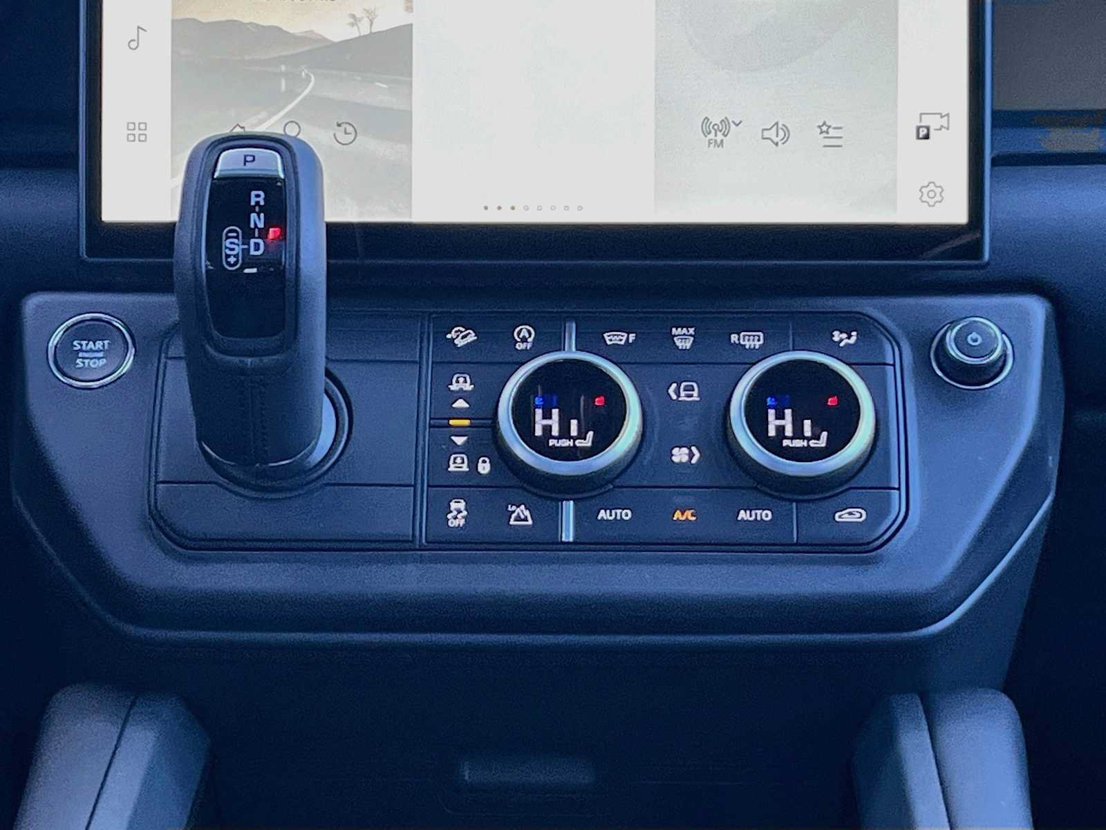 New 2026 Land Rover Defender 110 X-Dynamic SE AWD/4WD image 10
