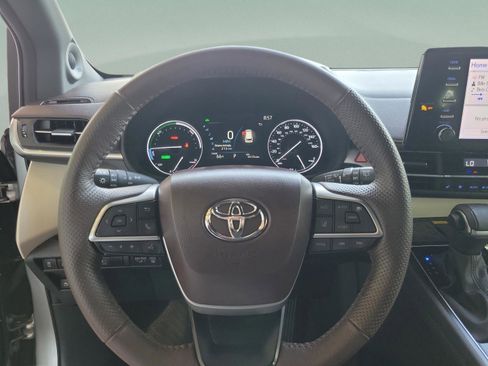 Used 2023 Toyota Sienna Platinum FWD image 22