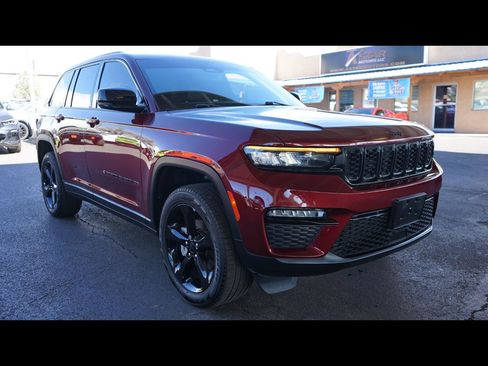 Used 2024 Jeep Grand Cherokee Limited w/ Black Appearance Package AWD/4WD image 1