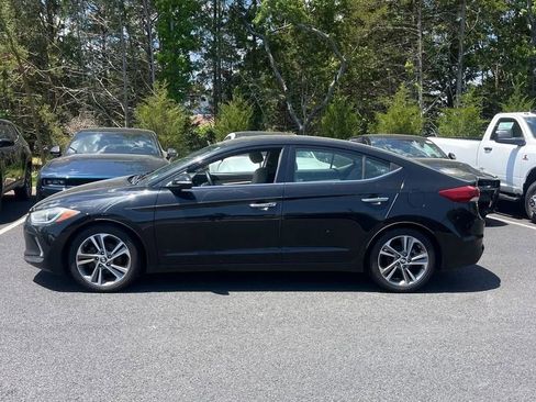 Used 2017 Hyundai Elantra Limited w/ Limited Tech Package 04 FWD image 3