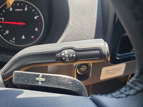 Used 2025 Mercedes-Benz Sprinter 2500 image 32