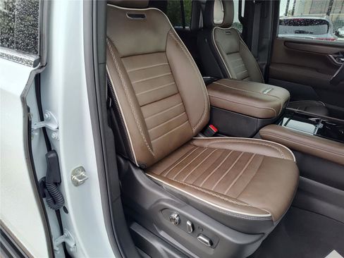 Used 2026 GMC Yukon Denali Ultimate AWD/4WD image 25