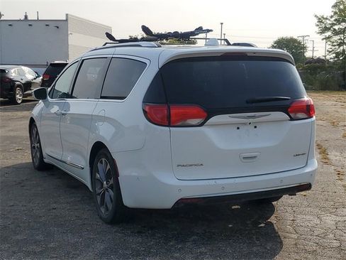Used 2019 Chrysler Pacifica Limited w/ Tire & Wheel Group image 5