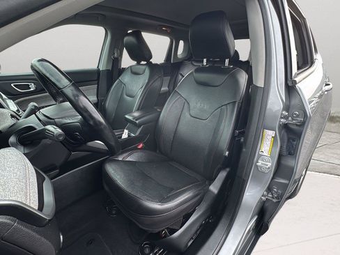 Used 2022 Jeep Compass Latitude w/ Sun and Sound Group AWD/4WD image 18
