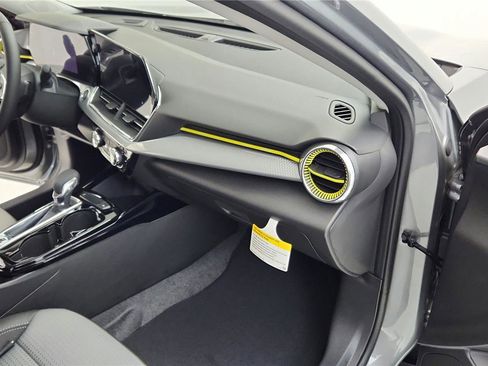 New 2026 Chevrolet Trax LT w/ LT Convenience Package FWD image 23