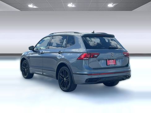 Used 2022 Volkswagen Tiguan SE R-Line image 3