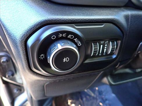 Used 2019 Jeep Wrangler Unlimited Sahara image 13