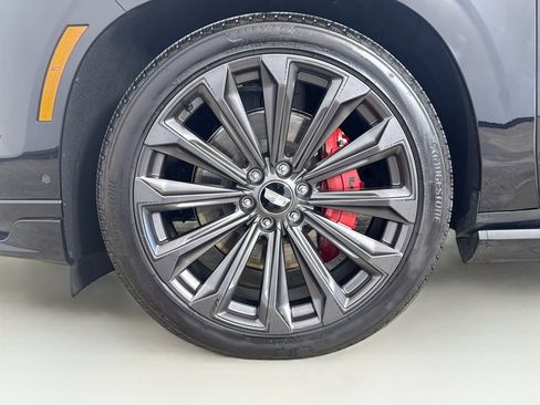 Used 2025 Cadillac Escalade ESV V AWD/4WD image 37