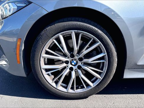 Used 2024 BMW 330i Sedan w/ Convenience Package RWD image 32