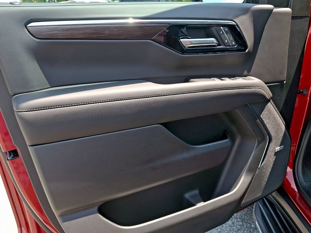 New 2026 Chevrolet Tahoe Premier w/ Sun And Tow Package AWD/4WD image 9