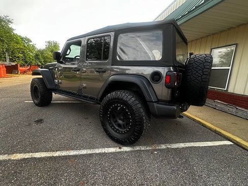 Used 2018 Jeep Wrangler Unlimited Sport AWD/4WD image 4