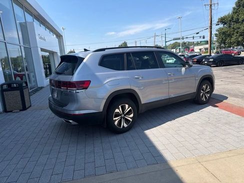 Used 2024 Volkswagen Atlas SE AWD/4WD image 4