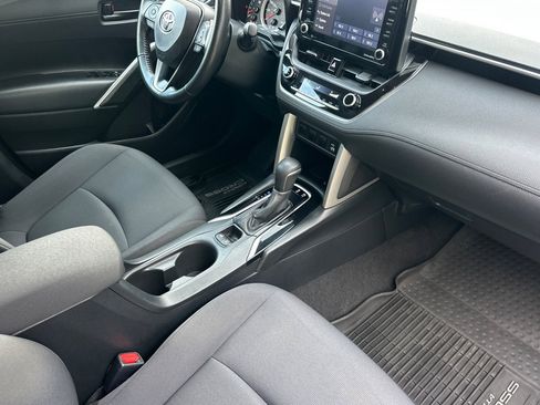 Used 2022 Toyota Corolla Cross LE image 13