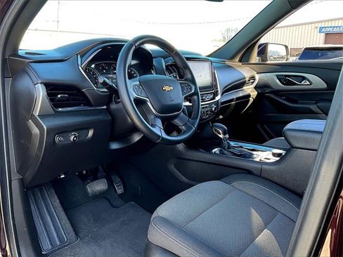 Used 2023 Chevrolet Traverse LT image 8