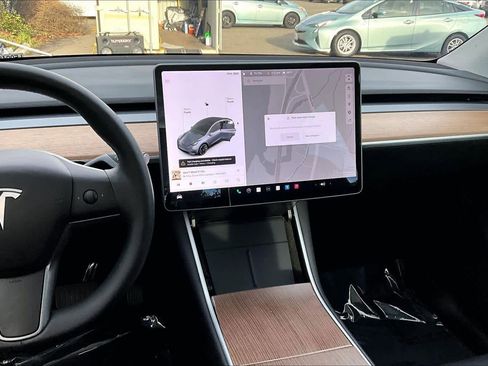 Used 2020 Tesla Model Y Long Range image 6