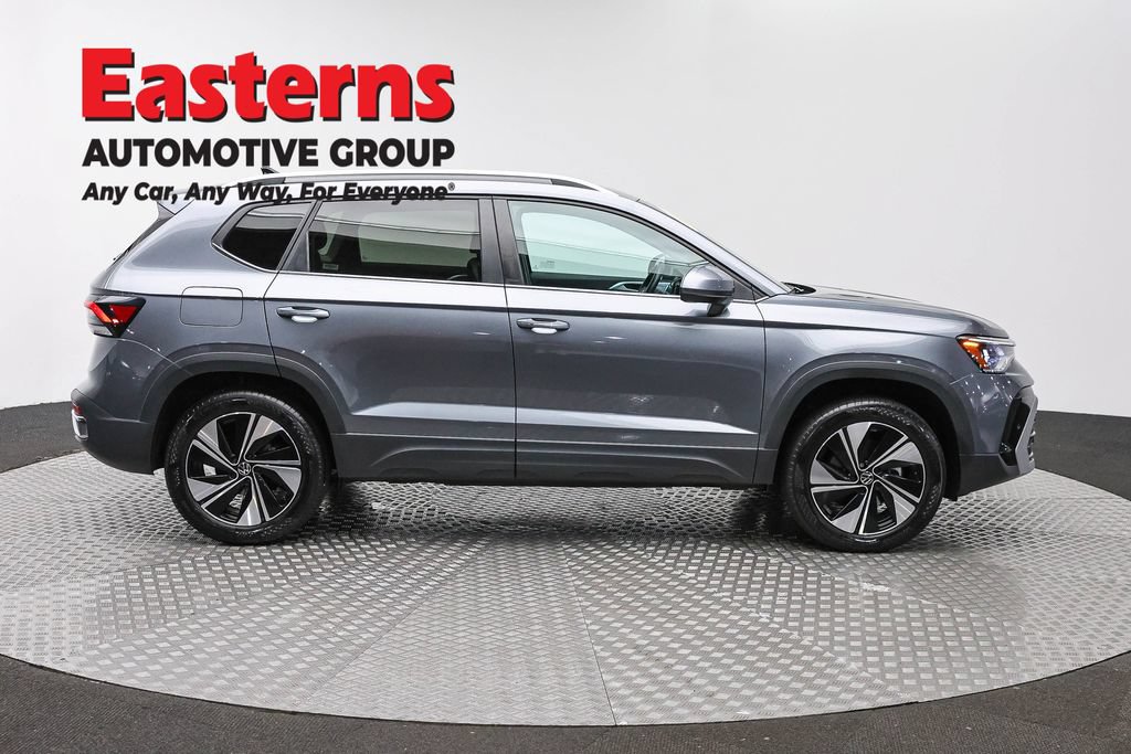 Used 2025 Volkswagen Taos SE AWD/4WD image 6