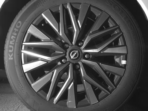 Used 2025 Nissan Altima 2.5 SV FWD image 15