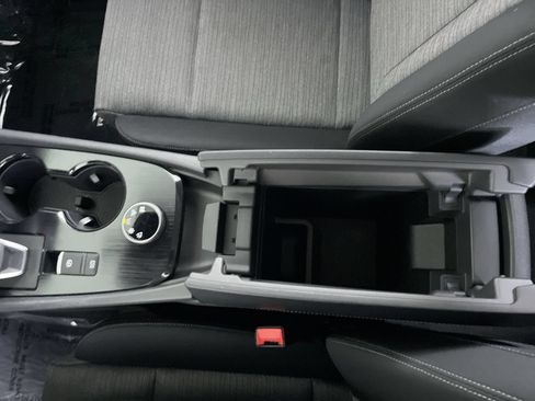Used 2023 Nissan Rogue SV AWD/4WD image 18