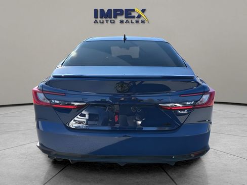 Used 2025 Toyota Camry SE image 4